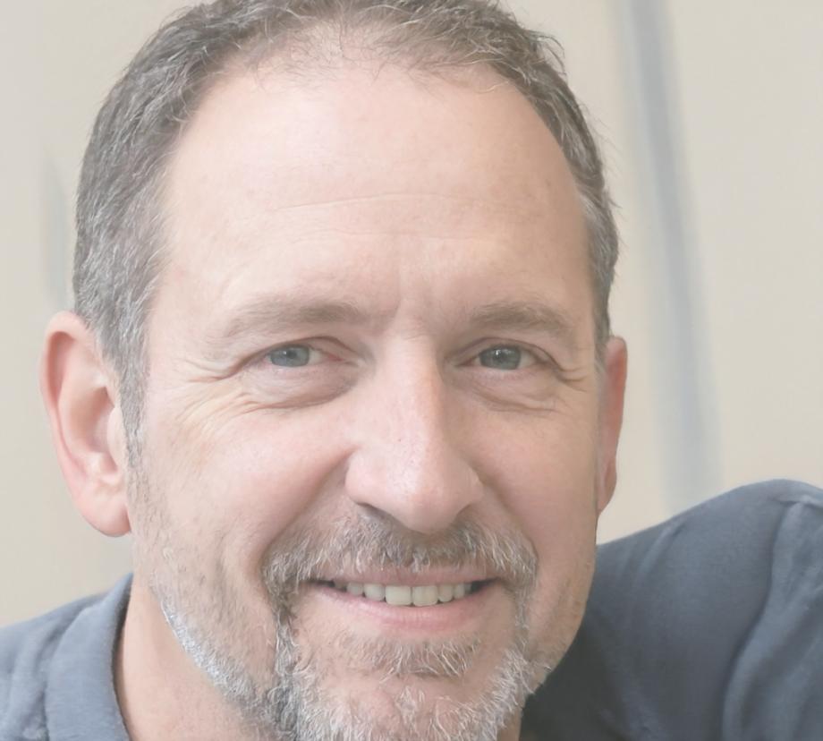 Portrait d'Alexandre Dubois, Directeur de l'Analyse Financière